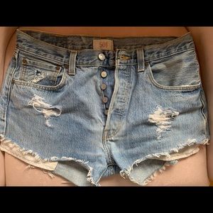 Levi’s 501 button fly high waisted shorts W33